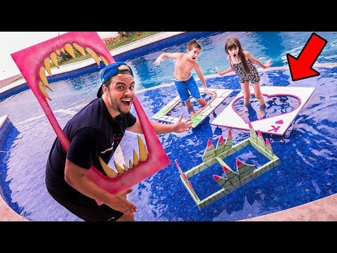 PULANDO DENTRO DE FORMAS IMPOSSÍVEIS E DIFERENTES NA PISCINA !!