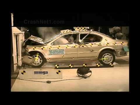 test de video accident Nissan Maxima 2000 - 2004