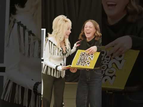Dolly Parton sees all <strong>of</strong> her Guinness <strong>Book</strong> <strong>of</strong> World Records awards￼