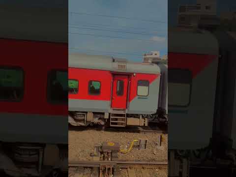 Visakhapatnam to Kollam Weekly Express/ WAP 7 /18567#Tenalirailway #yshorts#southindian#scrrailways