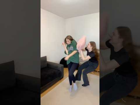 ON THE FLOOR!! 👀🤣 @irochkainforo  @BettyLClub  #shorts