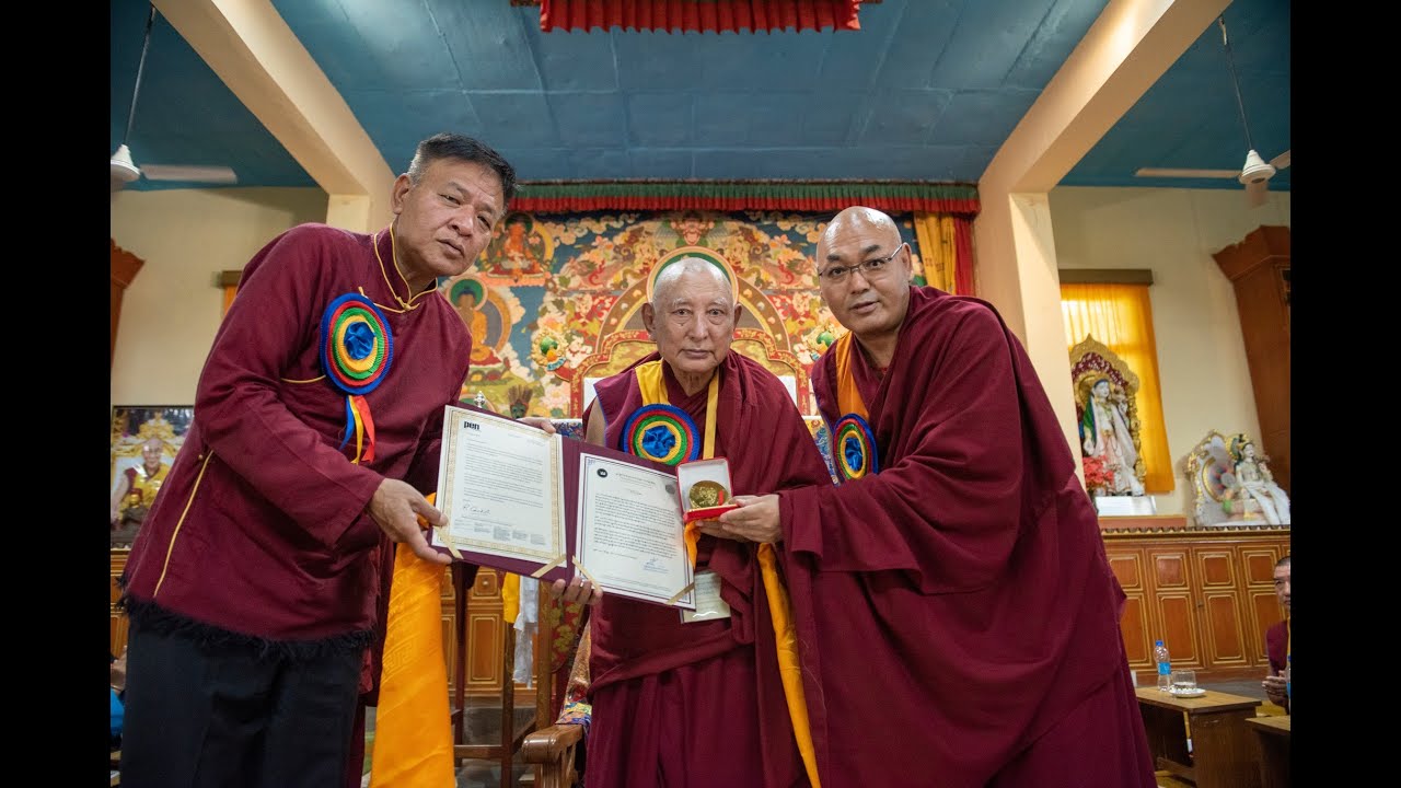 ༄༅། །ཕྱི་སྡོད་པེན་བོད་ཀྱི་རྩོམ་པ་པོའི་མཐུན་ཚོགས་ལོ་ངོ་ ༢༥ འཁོར་བའི་དུས་དྲན་ཀྱི་དབུ་འབྱེད་མཛད་སྒོ།
