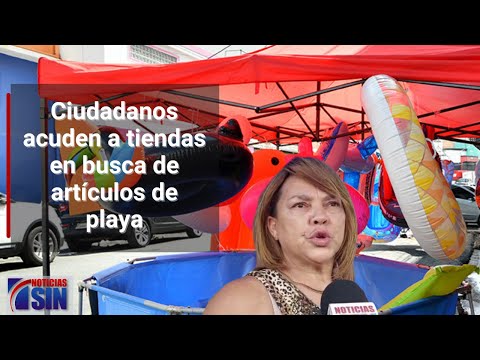 Ciudadanos compran ropa de playa para Semana Santa