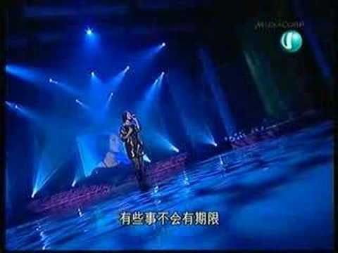 蔡淳佳 (Joi Chua) - 依恋 Live Performance