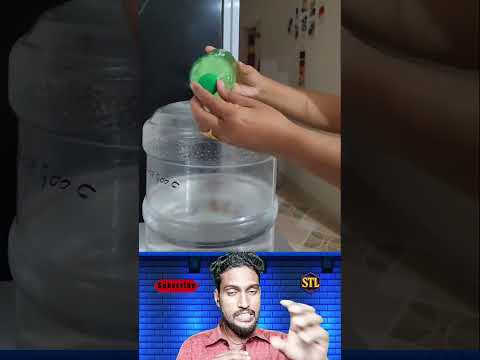 “বড় বোতল থেকে পানি ঢাললেই পড়ে যায়? তাহলে এই ভিডিওটা দেখো! 💧😱 #youtubeshorts #viralvideo #trendingnow