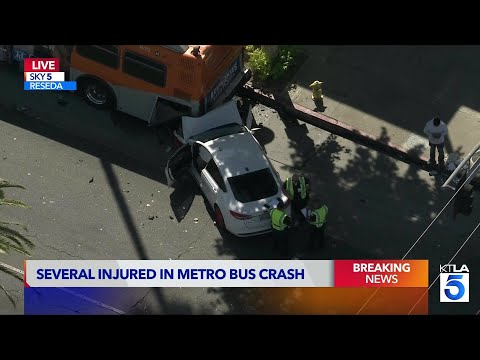 7 injured <strong>in</strong> 3-vehicle crash involving <strong>Metro</strong> bus <strong>in</strong> L.A.