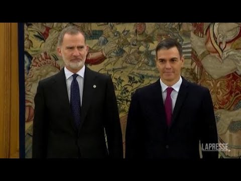 Sánchez presta giuramento come primo ministro davanti al re Filippo VI