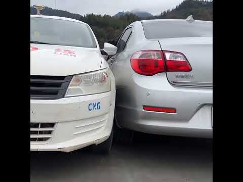 Good drivers show how to handle narrow road problems #2