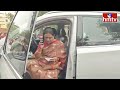 ఓటు వేసిన బీజేపీ ఎంపీ అభ్యర్థి డీకే అరుణ | BJP MP Candidate DK Aruna  | hmtv  - 00:39 min - News - Video
