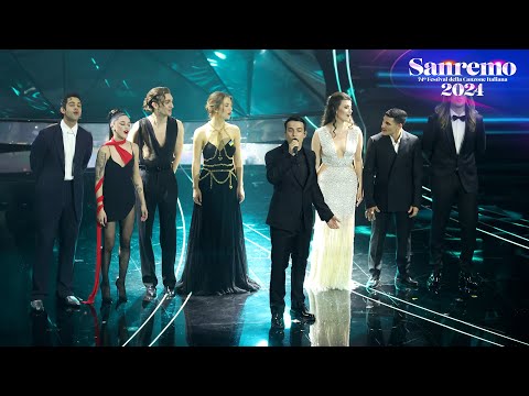 Sanremo 2024 - Il cast di Mare Fuori canta "O mar for"