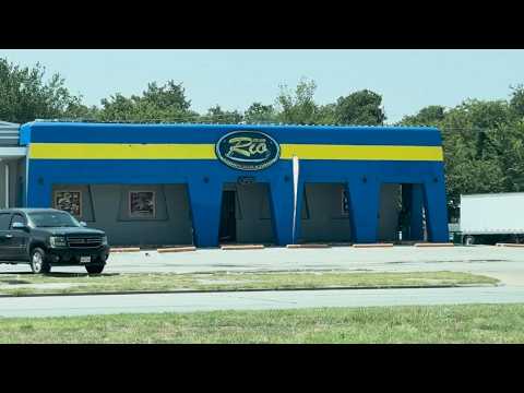 Fort Worth police searching for suspect after stabbing near club