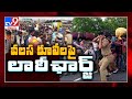 Migrant workers lathi-charged by police at Tadepalli in Guntur dist
