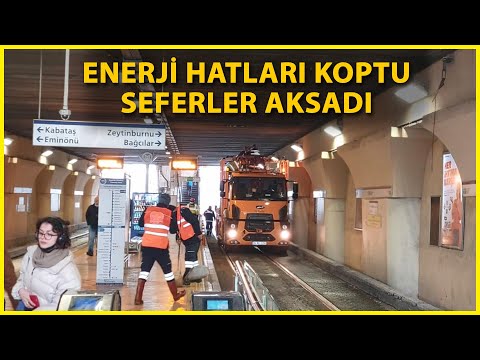 Fatih'te Tramvay Yoluna Giren Çekici Enerji Hatlarını Kopardı