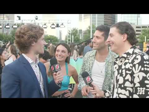 Arthur Kade and Dawson Mercer interview Betty Who on the black carpet at the 2022 MTV VMAs. video clip