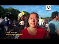 Migrantes bloquean aduana en la frontera sur de México para presionar por permisos migratorios  - 01:51 min - News - Video