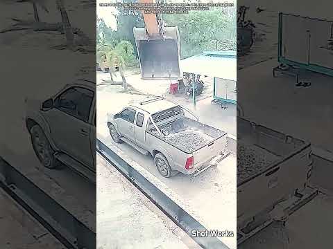 건설 현장 굴착기 조종 실무: 골재 상차 작업 #<strong>worker</strong> #process #excavator #loading #construction