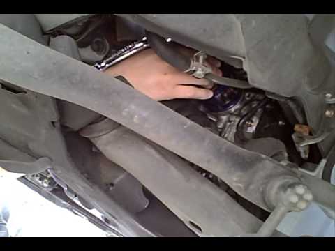 2003 Honda CR-V oil change - YouTube