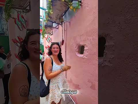 رنّت الجرس.. وما خرج من الباب صدمها! 😱