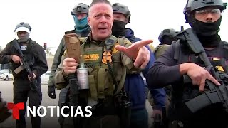 Manifestantes y agentes federales se enfrentan en La Villita de Chicago | Noticias Telemundo