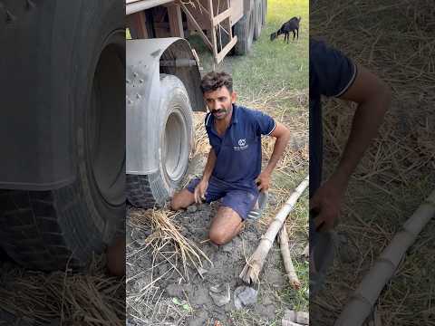 गाड़ी फस गई 😂#like #comedy #comedymove #comedyfilms #funny #comedymovies #youtubeshorts #fun #laugh