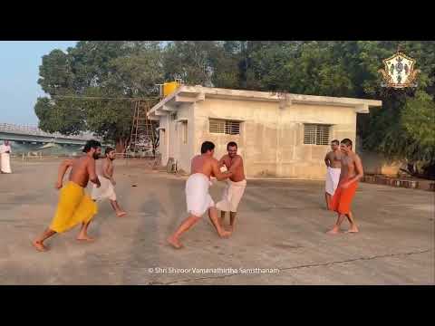 Vedavardhan tirtharu Malakhedadalli Narakachaturdasi yandu tailabhyangan🙏🪷🙏