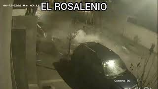 Embistió un contenedor y se salvó de milagro