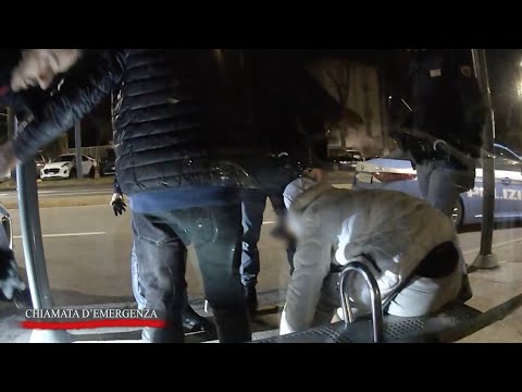 Torino, baby gang aggredisce passante, fermati dalla Polizia - Chiamata d'emergenza 27/01/2024