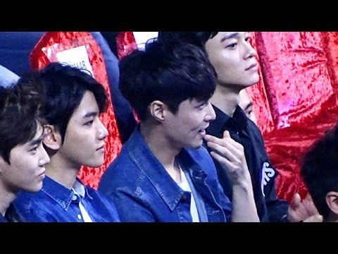 160409 Top Chinese Music EXO - downstage Yixing playing lips and dimple 張藝興 Lay