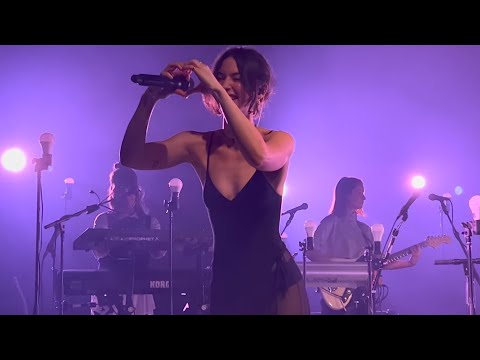 Gracie Abrams - Feels Like (Live Brussels 2023)