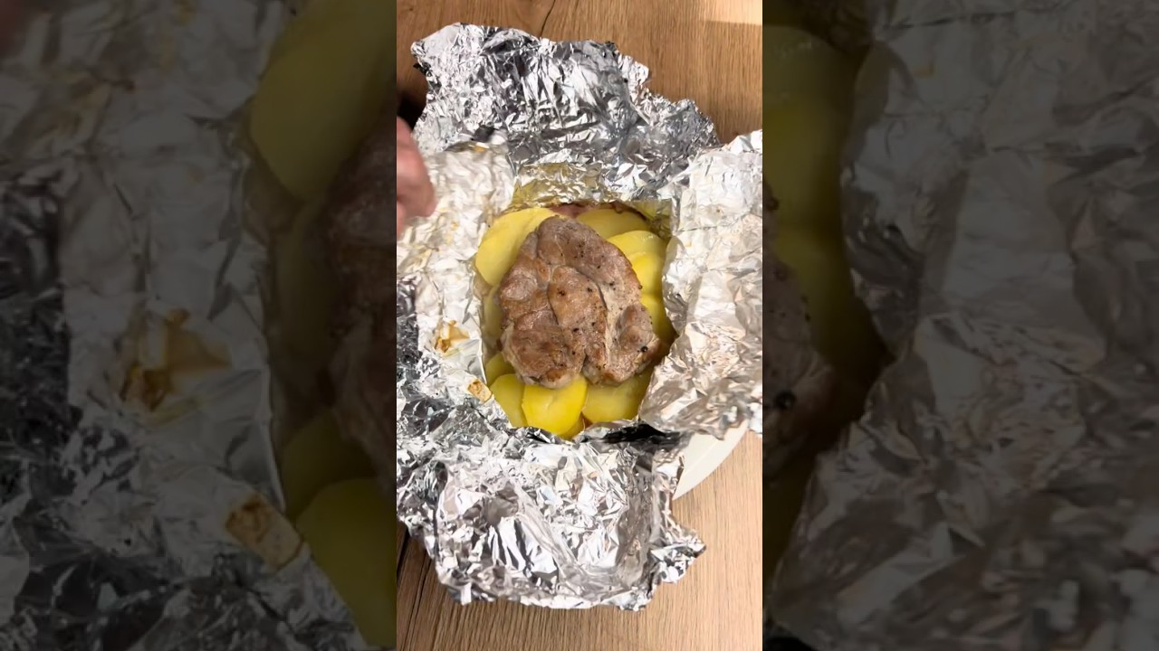 Krkovice se slaninou a bramborami v alobalu