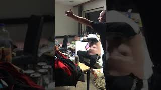 Dok su se njegovi pijani drugovi svađali, ovaj Rus je svojim potezom nasmijao MILONE (VIDEO)