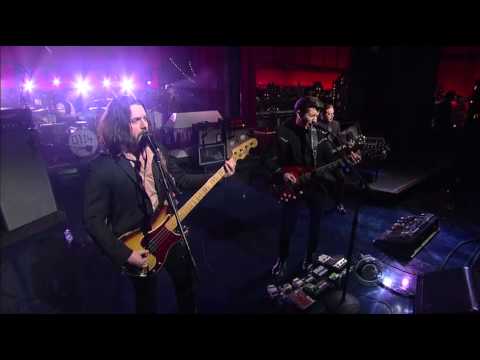 Arctic Monkeys - Do I Wanna Know ? (Live on Letterman)