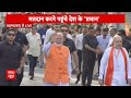 Third Phase Voting: जब PM Modi से पोलिंग बूथ पर मिली एक छोटी बच्ची | Ahmedabad | ABP News  - 07:28 min - News - Video