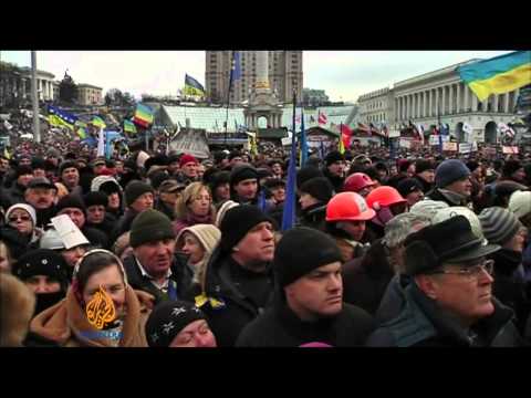 Ukraine riot police clash with protesters