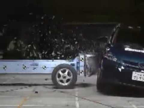Видео краш-теста Mazda Mazda 5 (Premacy) 2005 - 2008