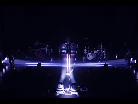 女王蜂 『Q / 十』Official Live Clip