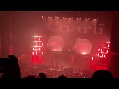 Charli XCX - Warm (Feat. Haim) Live at The Wiltern 10-01-2019 (better audio)