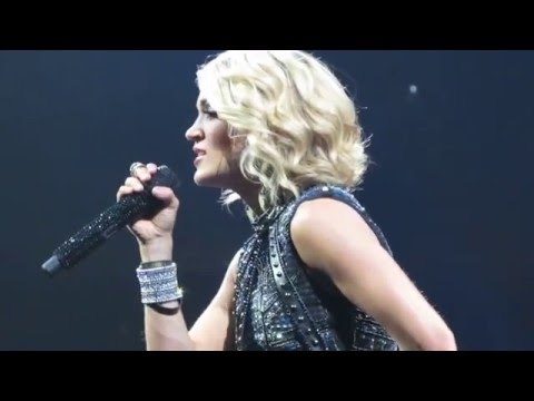 Carrie Underwood- I Will Always Love You (Storyteller Tour: Tulsa, Oklahoma)