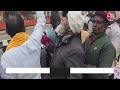 बाबरी मस्जिद के पूर्व पक्षकार Iqbal Ansari ने PM Modi का किया स्वागत, बरसाए फूल | Ayodhya | Aaj Tak  - 01:37 min - News - Video