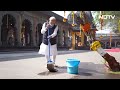 PM Modi ने Nashik में मंदिर परिसर की सफाई की  - 01:10 min - News - Video