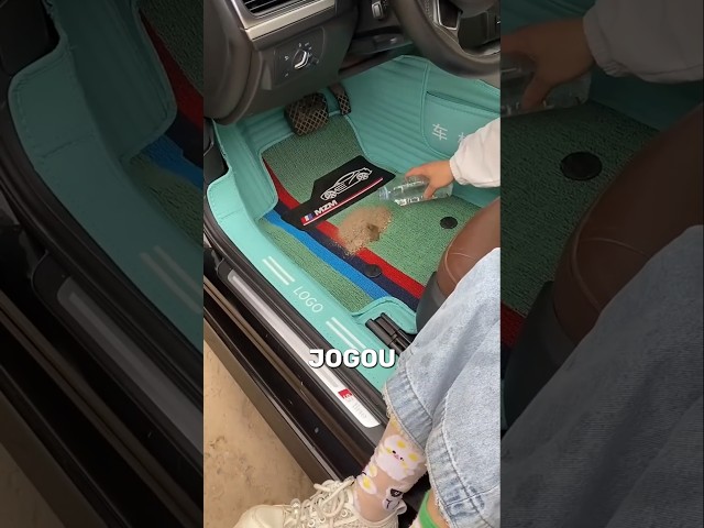 Ela jogou terra dentro de um carro novinho!