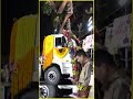 బడా గణేశుడిని క్రేన్ తో పైకెత్తినారు  | khairatabad Ganesh ShobhaYatra  | V6 Shorts  - 01:47 min - News - Video