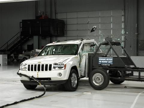Видео краш-теста Jeep Grand cherokee с 2005 года