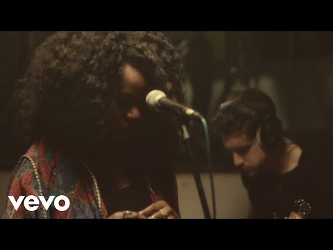 NAO - Adore You / Location (Live & Stripped Back from Urchin Studios)