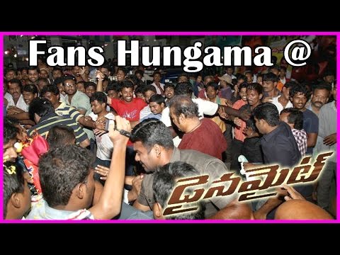 Fans Hungama @ Dynamite Premier Show; Mohan Babu garlanded Fans Hungama @ Dynamite Premier Show; Mohan Babu garlanded