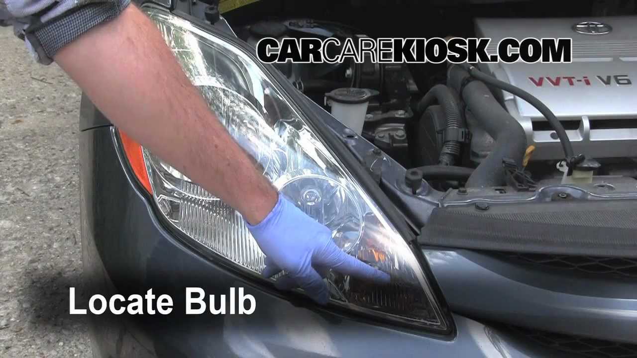 how to replace headlight bulb toyota sienna 2005 #6