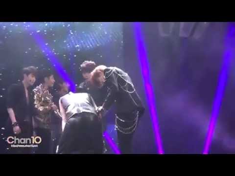 120417 EXO-K - Show Champion Kai Hurt, Chanyeol's butt XD (Chanyeol Fancam)