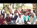 Lok Sabha Election: Hathras के दो गांव के लोगों ने पोलिंग बूथ को शिफ्ट करने पर जताया विरोध | Aaj Tak  - 02:54 min - News - Video