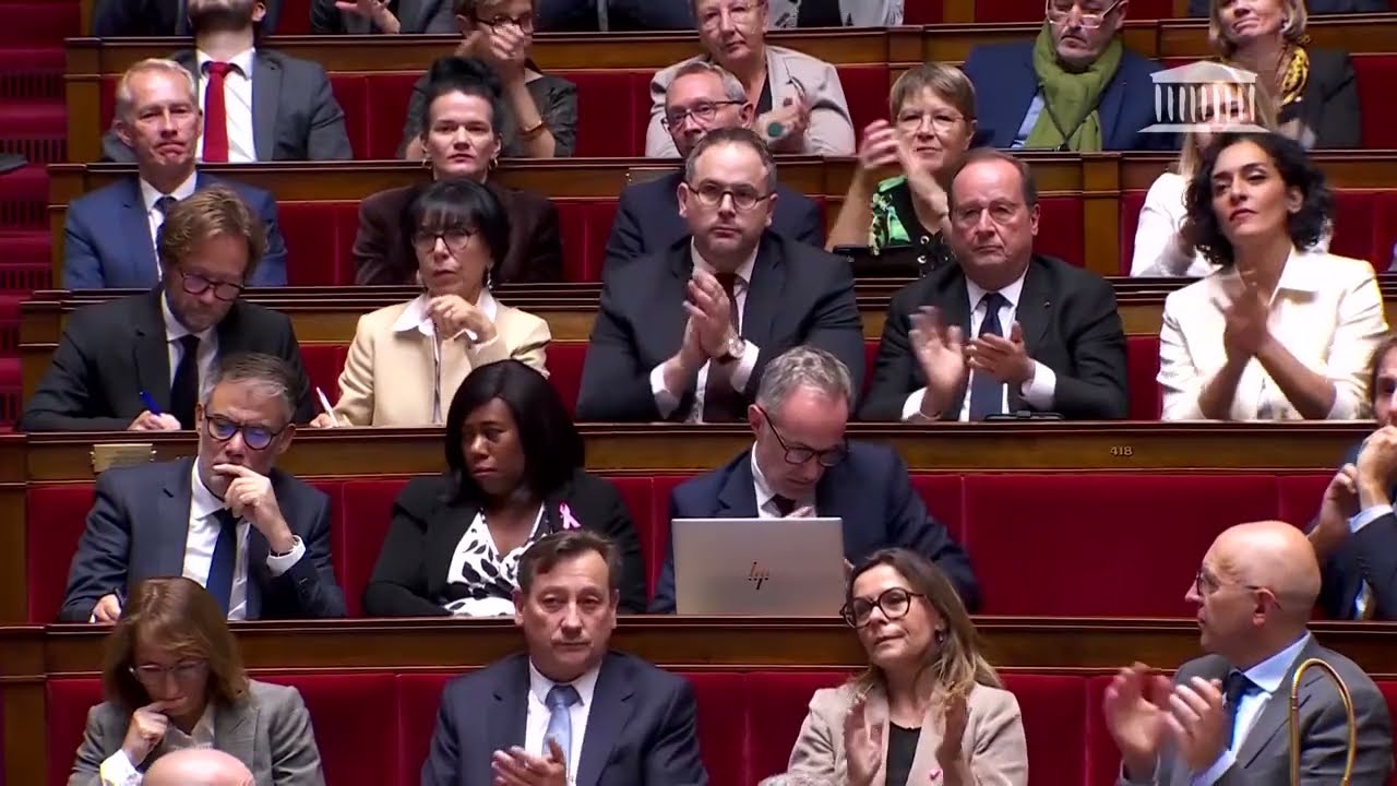 France's Socialists threaten to oust government amid budget talks | REUTERS