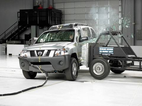 Видео краш-теста Nissan Xterra 2005 - 2008